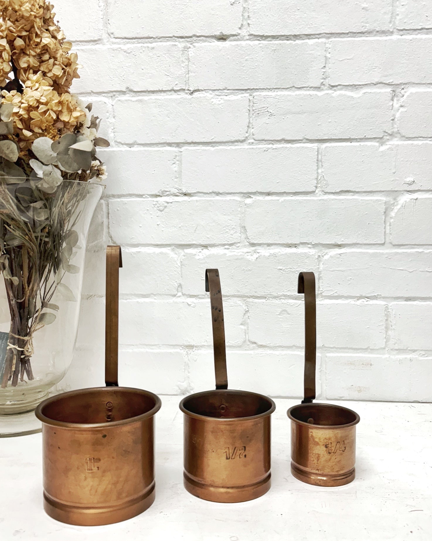 Set offers of 5 French Antique Measuring Cups