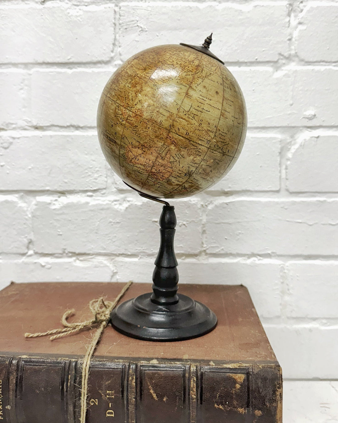 Antique French table globe - La Casa by Importante