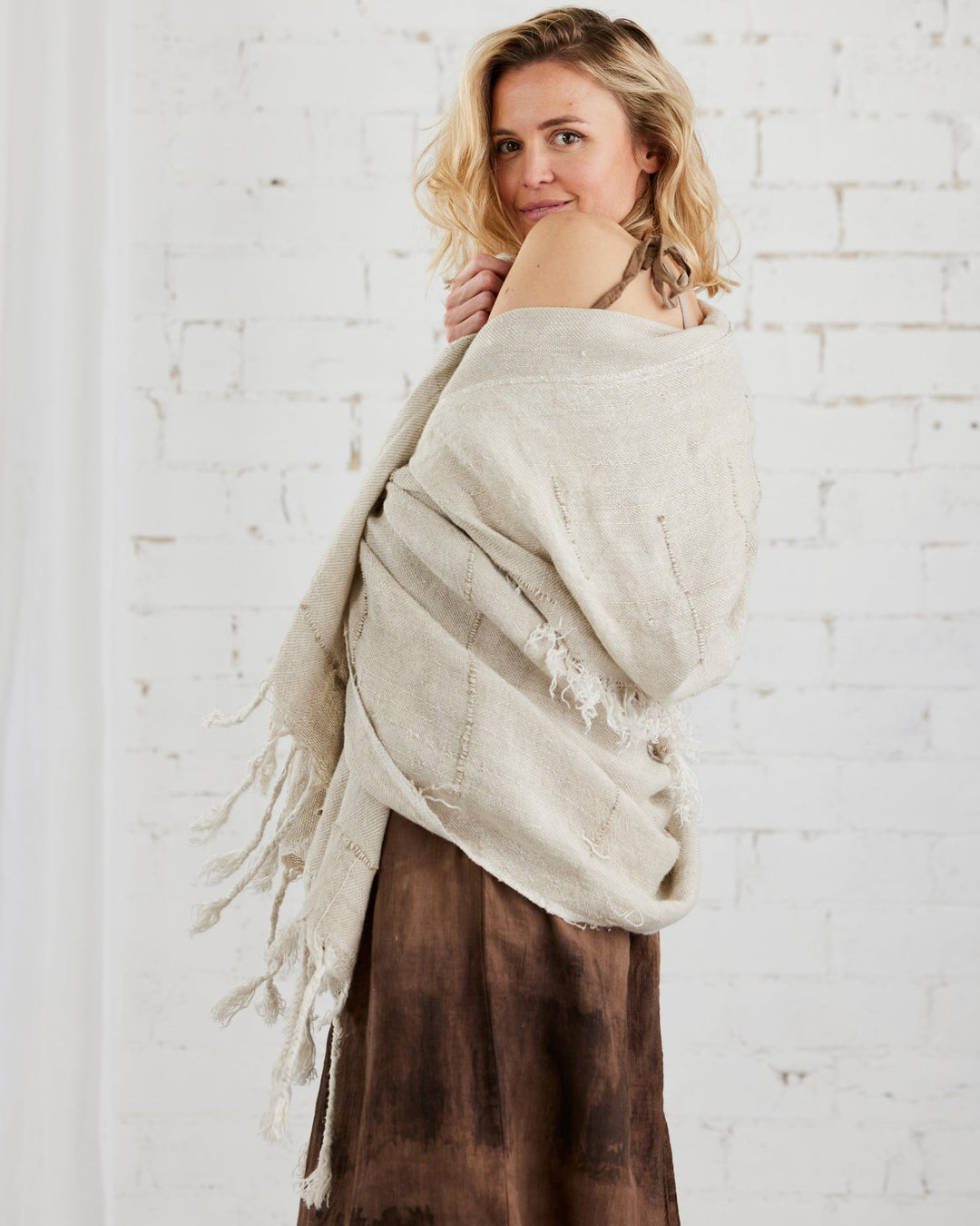 NIKOLA HANDWOVEN HOODED SHAWL - La Casa by Importante